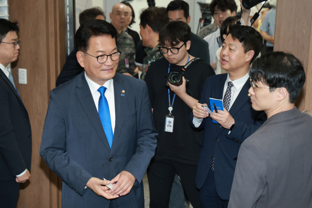 더불어민주당 당권주자인 송영길 의원이 15일 국회 소통관에서 채상병 순직 사건 3주기를 맞아 열린 연루자 후속 고발 회견에 참석하고 있다. 연합뉴스