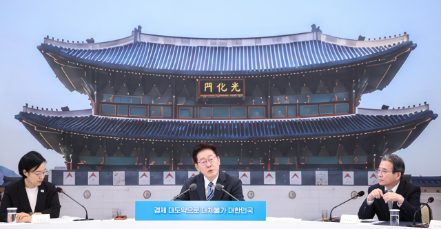 15일 청와대 영빈관에서 '경제 대도약으로 대체불가 대한민국'이라는 주제 아래 합동 부처 업무보고가 열렸다. 발언하는 이재명 대통령. 연합뉴스