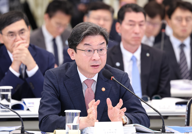 이억원 금융위원장이 15일 청와대 영빈관에서 열린 이재명 대통령 주재 부처 업무보고에서 발언하고 있다. 연합뉴스