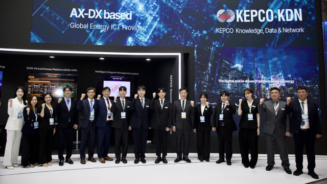 ‘일렉스 베트남 2026’에 참여한 한전KDN 관계자들 단체사진. 한전KDN 제공