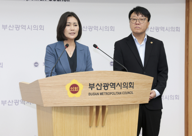 21일 부산시의회 브리핑룸에서 우성빈 기장군수가 기장군 부정부패 사업 전수조사 실시에 관한 기자회견을 하고 있다. 정대현 기자 jhyun@
