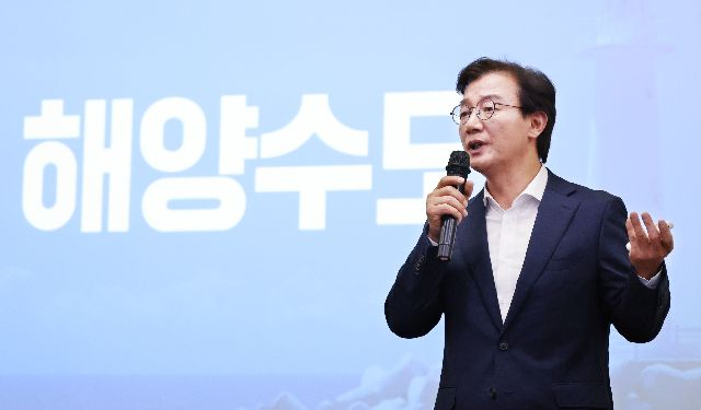 전재수 부산시장이 지난달 29일 부산일보와 부산 동구청, 한국해양정책연합 주최로 열린 당선인 초청 토론회에서 해양수도 부산의 비전과 정책 방향을 발표하고 있다. 정종회 기자 jjh@