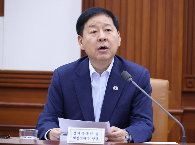 구윤철 부총리, 민생물가 특별관리 관계장관 TF 주재 (서울=연합뉴스) 안정원 기자 = 구윤철 부총리 겸 재정경제부 장관이 24일 서울 종로구 정부서울청사에서 열린 민생물가 특별관리 관계장관 태스크포스(TF)를 주재하고 있다. 연합뉴스