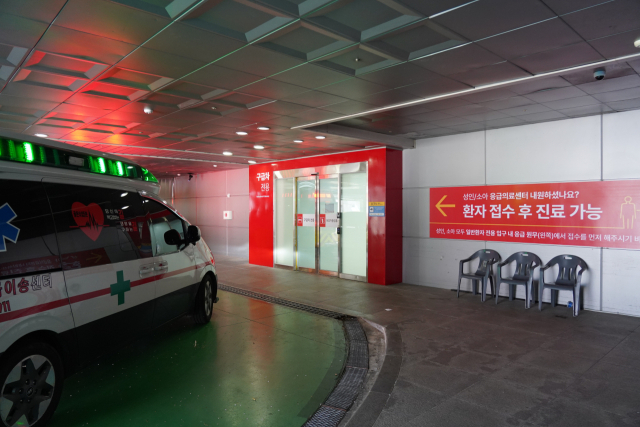 양산부산대병원 민문기 권역응급의료센터장은 “현재는 어려운 환자를 받을수록 병원이 더 큰 의료적·법적 위험과 비용을 부담하는 구조”라며 “응급의료는 국가가 책임지고 유지해야 하는 필수 사회안전망”이라고 강조했다. 사진은 양산부산대병원 권역응급의료센터 전경. 양산부산대병원 제공