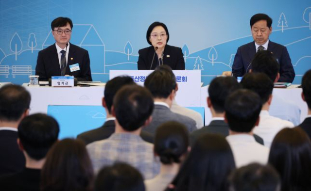 한성숙 국무총리가 27일 서울 중구 대한상공회의소 국제회의장에서 열린 부동산정책 국민 대토론회에 참석해 발언하고 있다. 연합뉴스