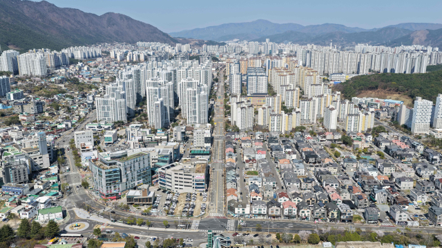 올여름 대한민국에서 가장 뜨거운 도시로 기록되고 있는 양산신도시 전경. 양산시 제공