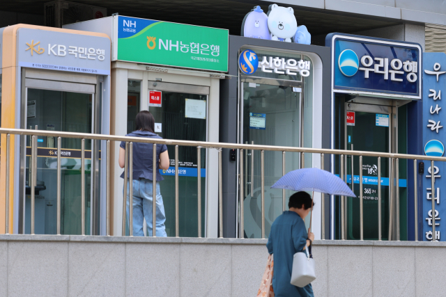 2일 서울 시내 주요 은행 ATM기기 모습. 연합뉴스
