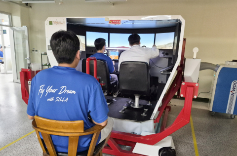 항공운항 직무 체험 모습. 신라대 제공