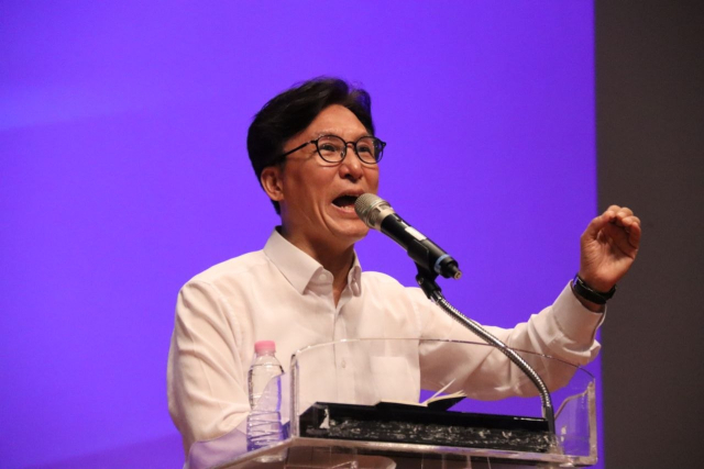 더불어민주당 당 대표 선거에 출마한 김민석 전 총리가 6일 전남광주 순천대에서 열린 핵심활동가 강연회에서 연설하고 있다. [김민석 후보 제공. 재판매 및 DB 금지] 연합뉴스