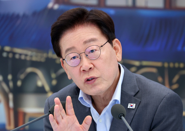 이 대통령 "청년들 결코 결혼 망설이지 않게 불이익 제도 싹 고쳐라"