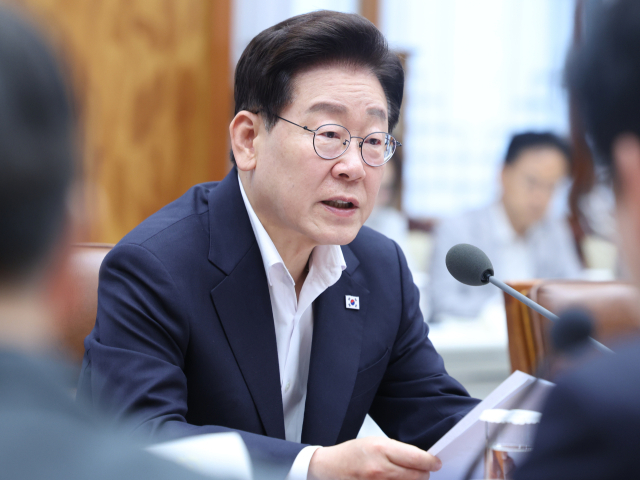 이재명 대통령이 10일 청와대에서 열린 메가프로젝트 민관합동 제2차 점검회의에서 발언하고 있다. 연합뉴스