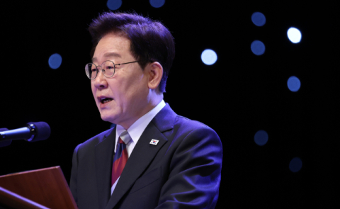 이 대통령 지지율, 5주 연속 하락해 43.0%… 취임 후 최저 [리얼미터]