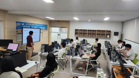 ‘인공지능으로 만드는 나만의 웹툰’ 특강 진행 모습. 부산보건대 제공