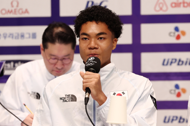 육상 남자 국가대표 나마디 조엘진이 충북 진천 국가대표선수촌에서 열린 2026 아이치·나고야 아시안게임 D-30 미디어데이에서 각오를 다지고 있다. 연합뉴스
