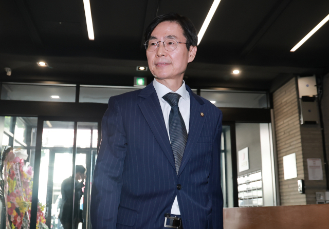 국민의힘 조경태 의원이 지난 18일 서울 여의도 중앙당사에서 열린 당 중앙윤리위원회 전체회의에 출석하고 있다. 연합뉴스