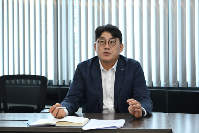 오세혁 HMM 태국법인장이 지난 13일 태국 방콕에 있는 사무실에서 인터뷰를 진행하고 있다.