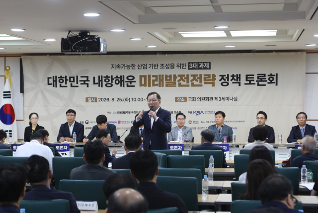 윤준병 더불어민주당 의원과 조승환 국민의힘 의원이 공동 주최하고 한국해운조합이 주관한 ‘대한민국 내항해운 미래발전전략 정책 토론회’가 지난 25일 서울 여의도 국회 의원회관에서 열렸다. 한국해운협회 제공