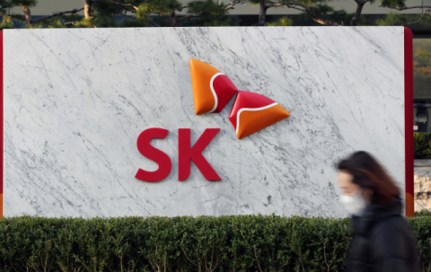 ‘쪼개기 상장’ SKIET 다시 품는 SK이노…뿔난 주주들 국민청원도