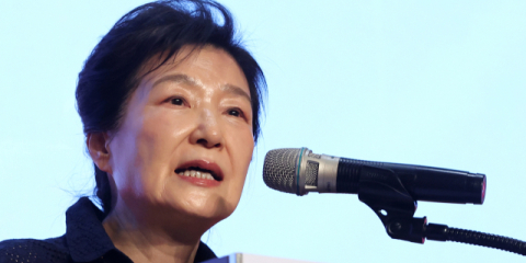 국힘 연찬회 찾은 박근혜 “소수일수록 뭉쳐 국민 신뢰 회복해야”