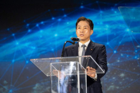 곽노정 SK하이닉스 CEO가 27일(현지시간) 미국 인디애나주 웨스트라피엣 퍼듀대학교에서 열린 AI 메모리 생산 기지 기공식에서 사업 전략과 비전을 발표하고 있다. SK하이닉스 제공