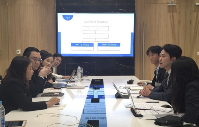 우리나라 국세청 관계자들이 8월 27일 태국 국세청에서 글로벌최저한세 등 우리나라의 선진 세정경험을 소개하고 있다. 국세청 제공