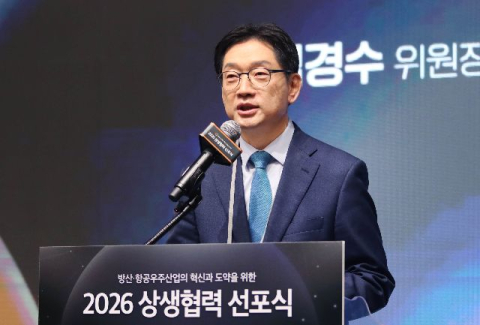李 곁으로 다시 돌아온 김경수·하정우, PK 공략 선봉 서나