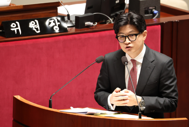 무소속 한동훈 의원이 31일 국회에서 열린 예산결산특별위원회 전체회의에서 질의하고 있다. 연합뉴스