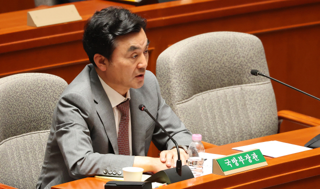 안규백 국방부 장관이 31일 국회에서 열린 예산결산특별위원회 전체회의에서 의원 질의에 답변하고 있다. 연합뉴스