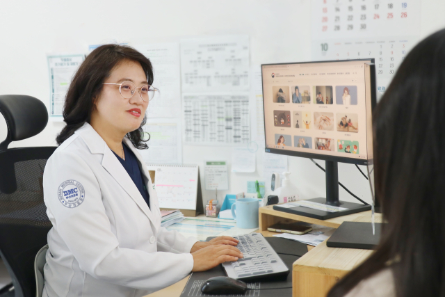 한 번의 발작으로 공황장애라고 진단하지는 않는다. 부산의료원 정신건강의학과 김은영 과장은 “전문의 면담을 통해 증상의 양상과 빈도를 평가하고, 다른 신체·정신 질환에 의한 것이 아님을 확인하는 진단을 통해 조기 치료하면 일상생활에 큰 영향을 받지 않을 수 있다”고 조언했다. 부산의료원 제공