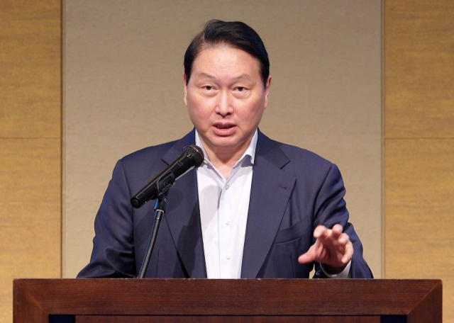 최태원 대한상공회의소 회장이 31일 일본 센다이 웨스틴호텔에서 열린 '제15회 한일상공회의소 회장단 회의'에서 개회사를 하고 있다. 연합뉴스