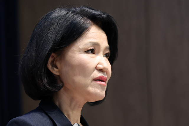 국민의힘 이진숙 의원이 31일 국회 소통관에서 민주당 주도로 본회의에서 통과된 제명 촉구 결의안에 대한 입장과 5·18 유공자 관련 법률 개정안 발의를 위한 기자회견을 하고 있다. 연합뉴스