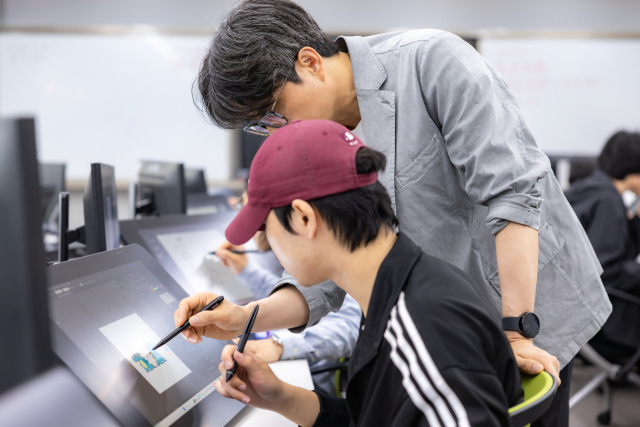 부산경상대는 전공 수업 결과물이 실제 산업 현장과 이어지는 것이 가장 큰 장점이다. 캐릭터 관련 수업이 진행 중인 모습. 부산경상대 제공
