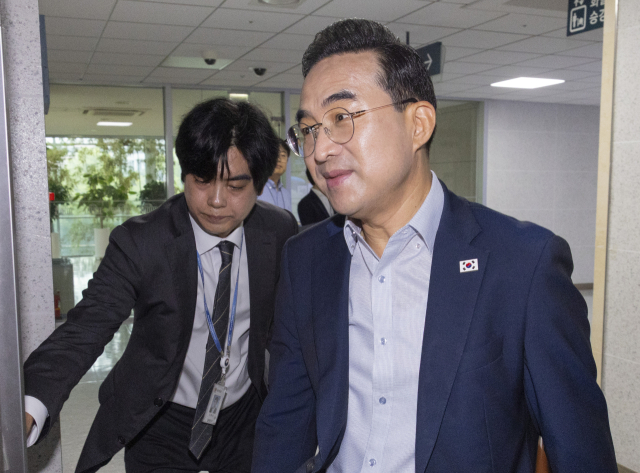 박홍근 기획예산처 장관이 21일 국회 의원회관에서 재정경제기획위원회·예산결산특별위원회와 정부가 '미래대응기금' 논의를 위해 개최한 당정에 입장하고 있다. 연합뉴스