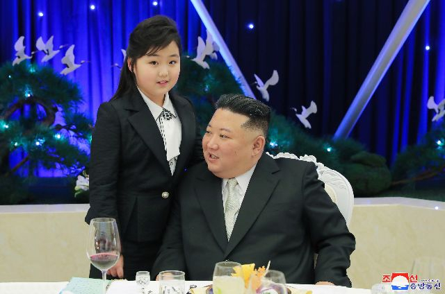 북한 김정은 국무위원장과 딸 김주애. 연합뉴스