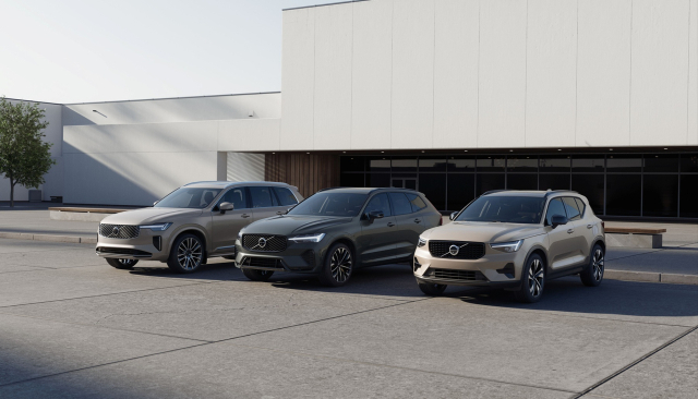 볼보자동차의 ‘XC90’(맨왼쪽), ‘XC60’(가운데), ‘XC40’.볼보차코리아 제공