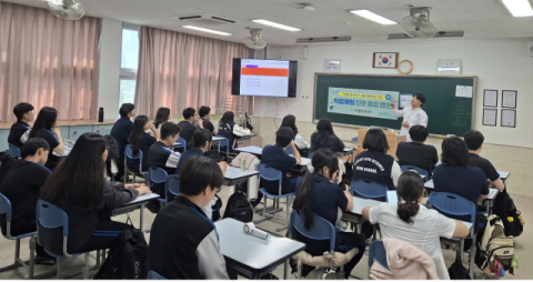 진로 융합캠프 ‘미래를 설계하는 전공 탐구 캠퍼스’ 프로그램 운영 모습. 김해대 제공