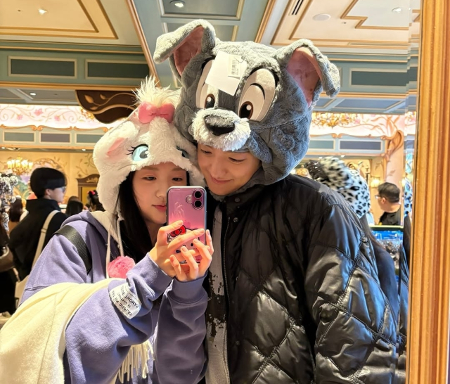오는 12월 결혼하는 배우 지예은(왼쪽)과 댄서 바타. 바타 인스타그램 캡처