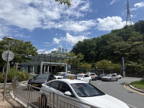 공사 지연에 주차난… KTX 진영역, 이번 추석도 '교통 지옥' 될라