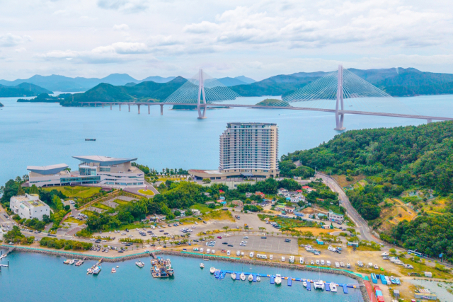 통영시 도남동과 한산도를 잇는 한산대첩교 조감도. 통영시 제공