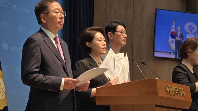 국민의힘 서지영, 주진우, 조승환 의원은 7일 국회 소통관에서 기자회견을 열고 허위사실을 공표한 전 시장을 고발했다. 국민의힘 제공