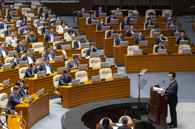 더불어민주당 김민석 대표가 7일 국회에서 열린 제439회 국회 정기회 3차 본회의에서 교섭단체 대표 연설을 하고 있다. 연합뉴스