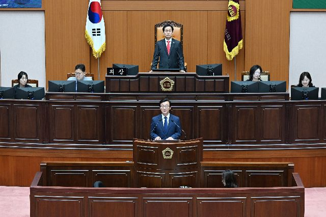 지난 7월 열린 부산시의회 제338회 임시회 제1차 본회의에서 전재수 부산시장이 발언하고 있다. 부산시의회 제공