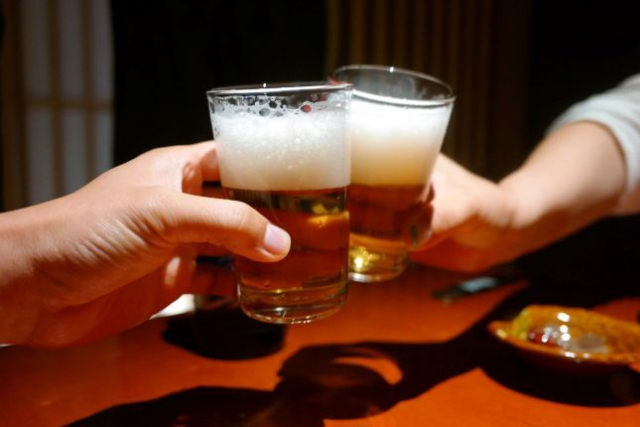 지난해 룸살롱 단란주점 등 유흥업소에서 사용한 법인카드 금액이 5000억원을 넘는 것으로 나타났다. 골프장에서 사용된 금액은 2조원에 육박했다. 사진은 이미지 사진. 클립아트코리아