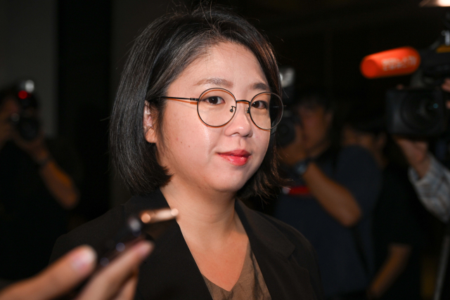 용혜인 성평등가족부 장관 후보자가 9일 서울 서대문구에 마련된 인사청문회 준비 사무실로 출근하고 있다. 연합뉴스