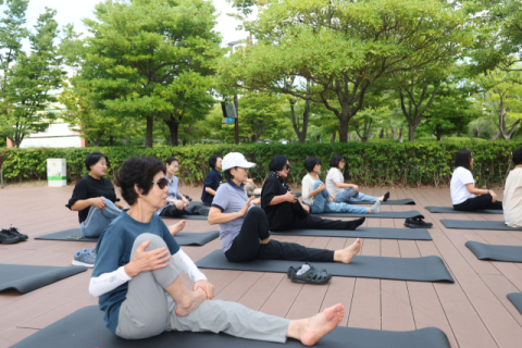 [포토뉴스] 자연과 함께 요가