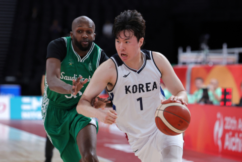 '이현중 23점 맹활약' 한국, 사우디 꺾고 첫 승…4쿼터 뒷심 부족은 과제