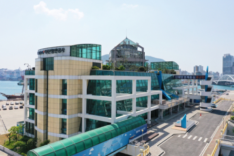 부산항만공사 사옥 전경.