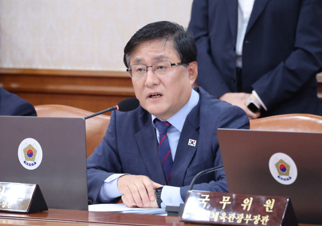 김성환 기후에너지환경부 장관이 15일 서울 종로구 정부서울청사에서 열린 국무회의에서 ‘송전망 건설 수용성 제고 방안’을 보고하고 있다. 기후부 제공