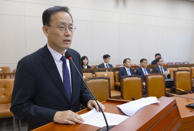이형일 부총리 겸 재정경제부 장관 후보자가 15일 국회에서 열린 인사청문회에서 인사말을 하고 있다. 연합뉴스