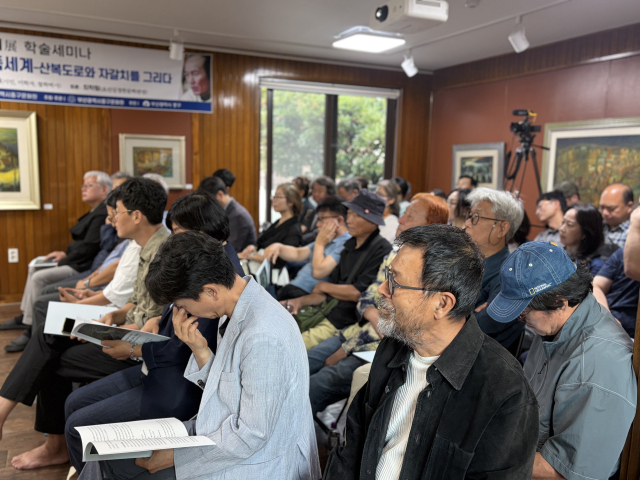 부산중구문화원은 지난 9일 오후기획전시실에서 ‘박병제의 삶과 작품 세계-산복도로와 자갈치를 그리다’를 주제로 학술세미나를 개최했다. 사진은 이날 모인 청중 모습. 김은영 기자 key66@
